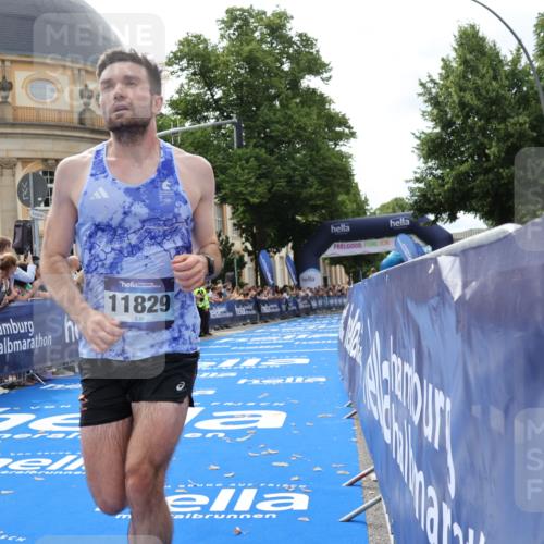 29.06.2025 - hella hamburg halbmarathon Strokosch-Dieckow http://msf.ph/oto/8208352 29.06.2025 10:20:09 Ziel 54, 11829, 12678, 14302 meine-sportfotos.de