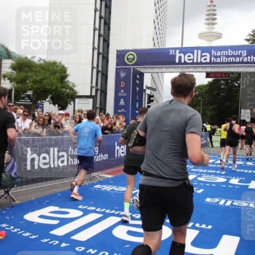 29.06.2025 - hella hamburg halbmarathon Michael Strokosch http://msf.ph/oto/8208382 29.06.2025 10:45:50 Ziel 4345, 4854, 5047, 6290, 6711, 7385, 13975, 14374, 16617, 17332, 17835 meine-sportfotos.de