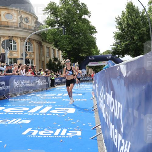 29.06.2025 - hella hamburg halbmarathon Strokosch-Dieckow http://msf.ph/oto/8208426 29.06.2025 10:20:15 Ziel 54, 12373, 12678, 14302, 16245 meine-sportfotos.de