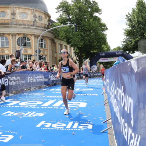 29.06.2025 - hella hamburg halbmarathon Strokosch-Dieckow http://msf.ph/oto/8208442 29.06.2025 10:20:16 Ziel 54, 12373, 12678, 14302, 16245 meine-sportfotos.de