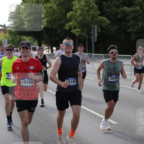 29.06.2025 - hella hamburg halbmarathon Jannik Wohlers http://msf.ph/oto/8208449 29.06.2025 09:48:52 Lombardsbrücke 1603, 2044, 2707, 2745, 2849, 2980, 3014, 3116, 4766, 5050, 5648, 5889, 6037, 6149, 6771, 7109, 7743, 7981, 8358, 10369, 10877, 11447, 11952, 12088, 12098, 12168, 13064, 13158, 13190, 13900, 14075, 14311, 14603, 14905, 15178, 15328, 15410, 15991, 16280, 16400, 17097, 17489, 17722, 17723, 17792, 17916, 18156, 18188, 18193 meine-sportfotos.de