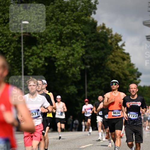 29.06.2025 - hella hamburg halbmarathon Dr. Thomas Lammeyer http://msf.ph/oto/8208469 29.06.2025 09:48:43 Kennedybrücke 1990, 2689, 2746, 3043, 4050, 4129, 4679, 4698, 4749, 5070, 5328, 5746, 5826, 6358, 6781, 7272, 7481, 7723, 8190, 8209, 8883, 9137, 9381, 9634, 10017, 10171, 11413 meine-sportfotos.de