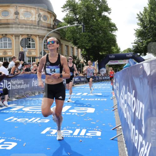 29.06.2025 - hella hamburg halbmarathon Strokosch-Dieckow http://msf.ph/oto/8208486 29.06.2025 10:20:16 Ziel 54, 12373, 12678, 14302, 16245 meine-sportfotos.de
