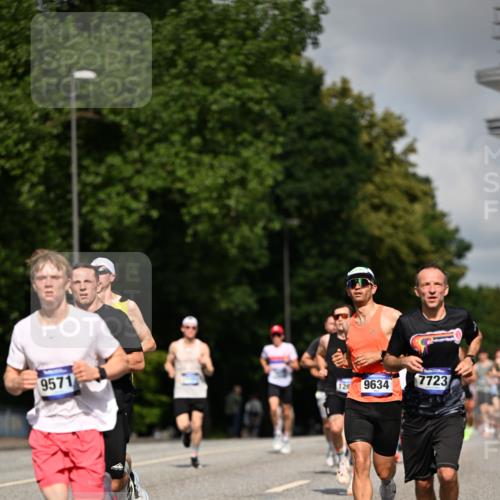 29.06.2025 - hella hamburg halbmarathon Dr. Thomas Lammeyer http://msf.ph/oto/8208503 29.06.2025 09:48:44 Kennedybrücke 1990, 2689, 2746, 3043, 4050, 4129, 4679, 4698, 4749, 5070, 5328, 5746, 5826, 6358, 7272, 7481, 7723, 8190, 8209, 8883, 9137, 9381, 9634, 10017, 10171, 11120, 11413 meine-sportfotos.de
