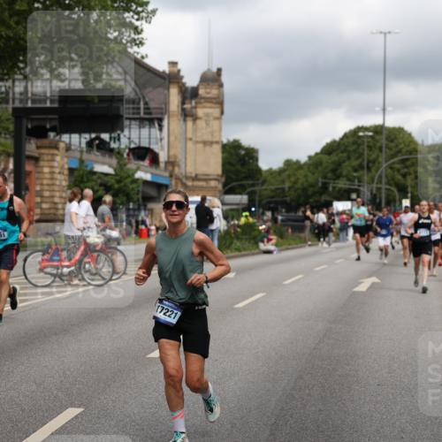 29.06.2025 - hella hamburg halbmarathon Yannick Fuchs http://msf.ph/oto/8208510 29.06.2025 10:44:58 20KM 1461, 1466, 1750, 1817, 2207, 2411, 2540, 2880, 3654, 4077, 4816, 5018, 5115, 6027, 6712, 7052, 7134, 7369, 7397, 7583, 8117, 8205, 8261, 8819, 9057, 10215, 11214, 11422, 12016, 12778, 12949, 13687, 13701, 13808, 13875, 14125, 14626, 15362, 15395, 15720, 16285, 16291, 17129, 17179, 17221, 17823, 18006, 18182, 18394, 18413, 18489 meine-sportfotos.de