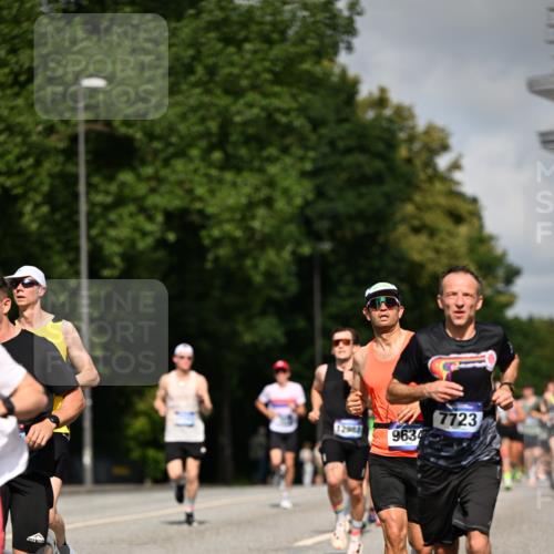 29.06.2025 - hella hamburg halbmarathon Dr. Thomas Lammeyer http://msf.ph/oto/8208550 29.06.2025 09:48:45 Kennedybrücke 1990, 2689, 3043, 4050, 4129, 4679, 4698, 4749, 5070, 5328, 5746, 5826, 6358, 7272, 7481, 7723, 8190, 8209, 8883, 9137, 9381, 9634, 10017, 10171, 11120, 11413 meine-sportfotos.de