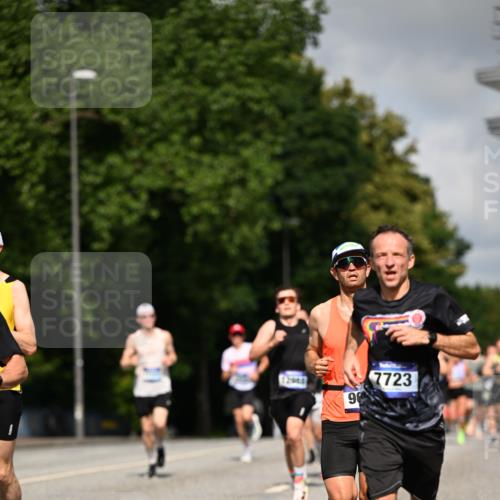 29.06.2025 - hella hamburg halbmarathon Dr. Thomas Lammeyer http://msf.ph/oto/8208570 29.06.2025 09:48:45 Kennedybrücke 1990, 2689, 3043, 4050, 4129, 4679, 4698, 4749, 5070, 5328, 5746, 5826, 6358, 7272, 7481, 7723, 8190, 8209, 8883, 9137, 9381, 9634, 10017, 10171, 11120, 11413 meine-sportfotos.de