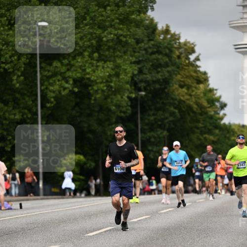 29.06.2025 - hella hamburg halbmarathon Dr. Thomas Lammeyer http://msf.ph/oto/8208583 29.06.2025 10:12:15 Kennedybrücke 1079, 1427, 1527, 2190, 2309, 3922, 4228, 4864, 5347, 6100, 7019, 9071, 9338 meine-sportfotos.de