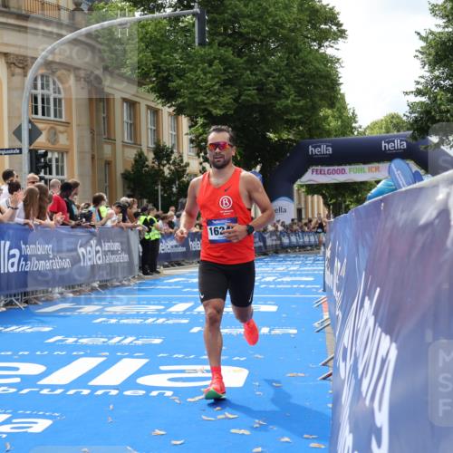 29.06.2025 - hella hamburg halbmarathon Strokosch-Dieckow http://msf.ph/oto/8208592 29.06.2025 10:20:20 Ziel 12373, 14302, 16245 meine-sportfotos.de