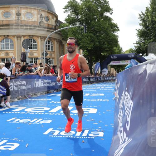 29.06.2025 - hella hamburg halbmarathon Strokosch-Dieckow http://msf.ph/oto/8208603 29.06.2025 10:20:20 Ziel 12373, 14302, 16245 meine-sportfotos.de