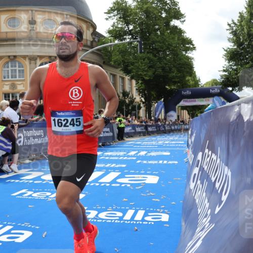 29.06.2025 - hella hamburg halbmarathon Strokosch-Dieckow http://msf.ph/oto/8208618 29.06.2025 10:20:21 Ziel 12373, 16245 meine-sportfotos.de