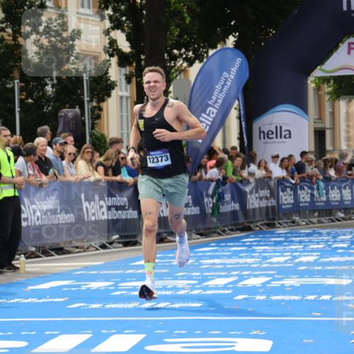 29.06.2025 - hella hamburg halbmarathon Strokosch-Dieckow http://msf.ph/oto/8208622 29.06.2025 10:20:24 Ziel 12373, 16245 meine-sportfotos.de