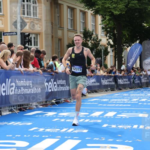 29.06.2025 - hella hamburg halbmarathon Strokosch-Dieckow http://msf.ph/oto/8208635 29.06.2025 10:20:26 Ziel 12373, 15526 meine-sportfotos.de