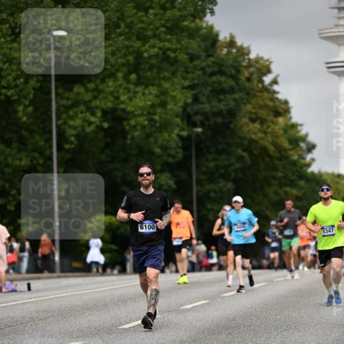 29.06.2025 - hella hamburg halbmarathon Dr. Thomas Lammeyer http://msf.ph/oto/8208648 29.06.2025 10:12:16 Kennedybrücke 1079, 1427, 1527, 2190, 2309, 3922, 4228, 4864, 5347, 6100, 7019, 9071 meine-sportfotos.de
