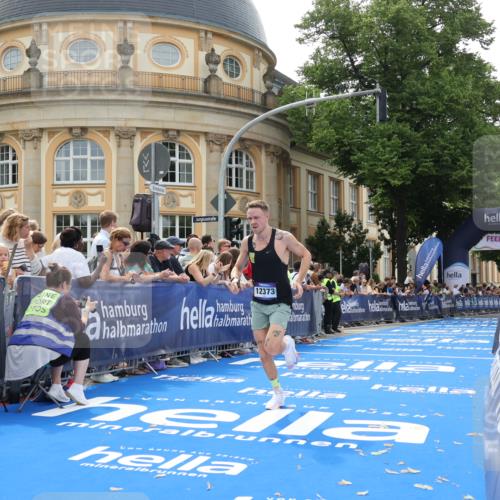 29.06.2025 - hella hamburg halbmarathon Strokosch-Dieckow http://msf.ph/oto/8208658 29.06.2025 10:20:26 Ziel 12373, 15526 meine-sportfotos.de
