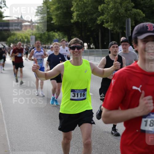 29.06.2025 - hella hamburg halbmarathon Jannik Wohlers http://msf.ph/oto/8208686 29.06.2025 09:48:54 Lombardsbrücke 1603, 2044, 2707, 2745, 2849, 2980, 3014, 3116, 4766, 5050, 5648, 5889, 6149, 6771, 7109, 7981, 8358, 10369, 11447, 11952, 12088, 12098, 13064, 13158, 13190, 13900, 14075, 14311, 14603, 14667, 14905, 15178, 15328, 15410, 15991, 16280, 16400, 17097, 17489, 17722, 17792, 17916, 18156, 18188, 18193 meine-sportfotos.de