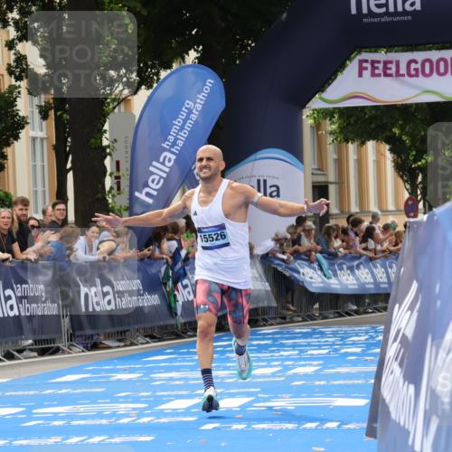 29.06.2025 - hella hamburg halbmarathon Strokosch-Dieckow http://msf.ph/oto/8208712 29.06.2025 10:20:35 Ziel 14360, 15526 meine-sportfotos.de