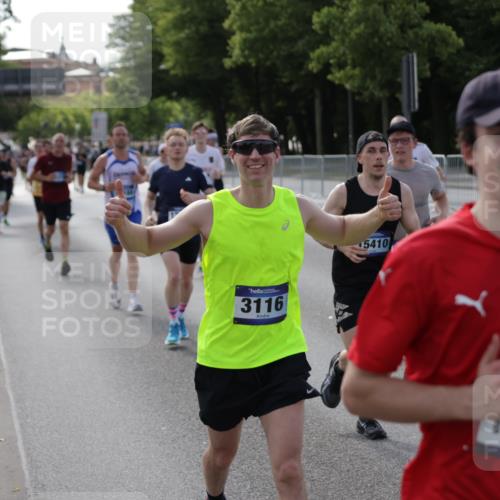 29.06.2025 - hella hamburg halbmarathon Jannik Wohlers http://msf.ph/oto/8208732 29.06.2025 09:48:54 Lombardsbrücke 1603, 2044, 2707, 2745, 2849, 2980, 3014, 3116, 4766, 5050, 5648, 5889, 6149, 6771, 7109, 7981, 8358, 10369, 11447, 11952, 12088, 12098, 13064, 13158, 13190, 13900, 14075, 14311, 14603, 14667, 14905, 15178, 15328, 15410, 15991, 16280, 16400, 17097, 17489, 17722, 17792, 17916, 18156, 18188, 18193 meine-sportfotos.de