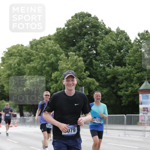 29.06.2025 - hella hamburg halbmarathon Jannik Wohlers http://msf.ph/oto/8208751 29.06.2025 10:26:13 Lombardsbrücke 1300, 2643, 4507, 4509, 4844, 6625, 6905, 7929, 8079, 9186, 11270, 12126, 13264, 14930, 15027, 15807, 15878, 16788, 17300, 17675, 18074, 18087, 18516 meine-sportfotos.de