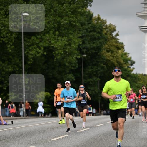 29.06.2025 - hella hamburg halbmarathon Dr. Thomas Lammeyer http://msf.ph/oto/8208758 29.06.2025 10:12:19 Kennedybrücke 1079, 1427, 1527, 2190, 2309, 3922, 4228, 4864, 5347, 6100, 7019, 9071 meine-sportfotos.de