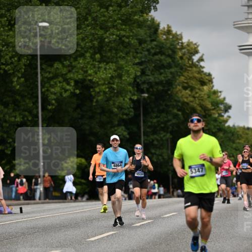 29.06.2025 - hella hamburg halbmarathon Dr. Thomas Lammeyer http://msf.ph/oto/8208766 29.06.2025 10:12:19 Kennedybrücke 1079, 1427, 1527, 2190, 2309, 3922, 4228, 4864, 5347, 6100, 7019, 9071 meine-sportfotos.de