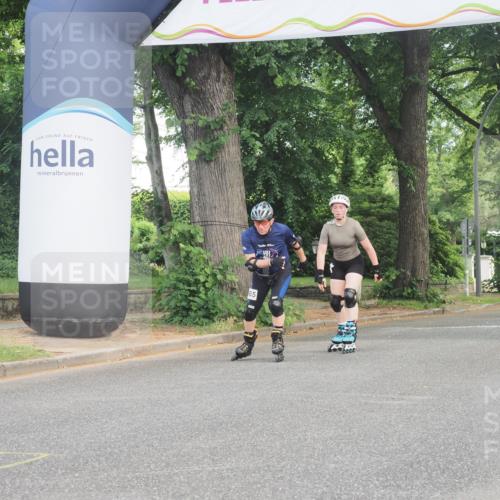 29.06.2025 - hella hamburg halbmarathon KatJ http://msf.ph/oto/8208775 29.06.2025 09:34:30 Zwischen KM18-KM19  meine-sportfotos.de