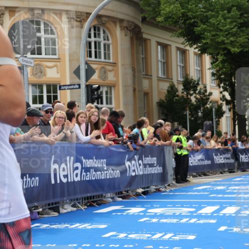 29.06.2025 - hella hamburg halbmarathon Strokosch-Dieckow http://msf.ph/oto/8208798 29.06.2025 10:20:38 Ziel 14360, 15526 meine-sportfotos.de