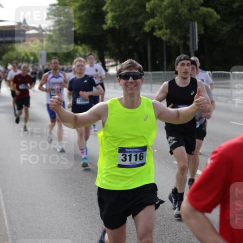 29.06.2025 - hella hamburg halbmarathon Jannik Wohlers http://msf.ph/oto/8208813 29.06.2025 09:48:54 Lombardsbrücke 1603, 2044, 2707, 2745, 2849, 2980, 3014, 3116, 4766, 5050, 5648, 5889, 6149, 6771, 7109, 7981, 8358, 10369, 11447, 11952, 12088, 12098, 13064, 13158, 13190, 13900, 14075, 14311, 14603, 14667, 14905, 15178, 15328, 15410, 15991, 16280, 16400, 17097, 17489, 17722, 17792, 17916, 18156, 18188, 18193 meine-sportfotos.de
