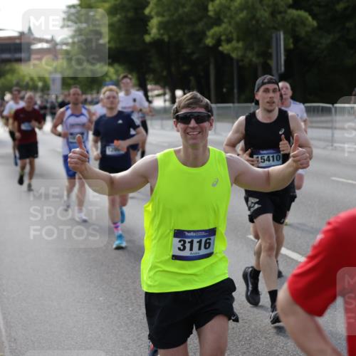 29.06.2025 - hella hamburg halbmarathon Jannik Wohlers http://msf.ph/oto/8208870 29.06.2025 09:48:54 Lombardsbrücke 1603, 2044, 2707, 2745, 2849, 2980, 3014, 3116, 4766, 5050, 5648, 5889, 6149, 6771, 7109, 7981, 8358, 10369, 11447, 11952, 12088, 12098, 13064, 13158, 13190, 13900, 14075, 14311, 14603, 14667, 14905, 15178, 15328, 15410, 15991, 16280, 16400, 17097, 17489, 17722, 17792, 17916, 18156, 18188, 18193 meine-sportfotos.de