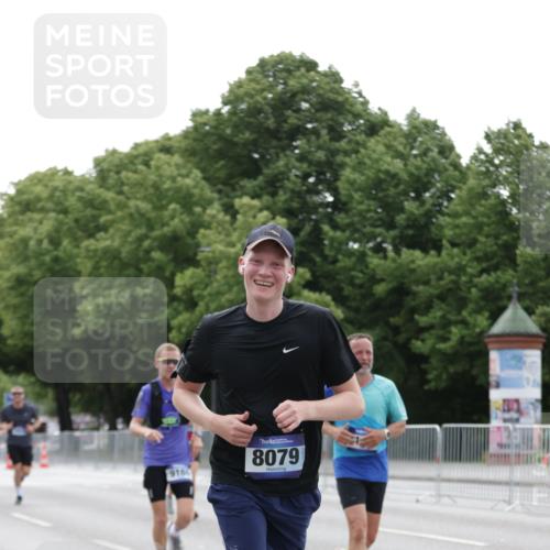 29.06.2025 - hella hamburg halbmarathon Jannik Wohlers http://msf.ph/oto/8208901 29.06.2025 10:26:14 Lombardsbrücke 1300, 2643, 4507, 4509, 4844, 6625, 6905, 8079, 9186, 11270, 11740, 12126, 13264, 14930, 15027, 15807, 15878, 16788, 17300, 17675, 18074, 18087, 18516 meine-sportfotos.de