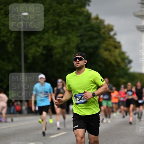 29.06.2025 - hella hamburg halbmarathon Dr. Thomas Lammeyer http://msf.ph/oto/8208906 29.06.2025 10:12:20 Kennedybrücke 1079, 1427, 1527, 2190, 2309, 3922, 4228, 4864, 5347, 6100, 7019, 9071 meine-sportfotos.de