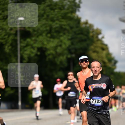 29.06.2025 - hella hamburg halbmarathon Dr. Thomas Lammeyer http://msf.ph/oto/8208925 29.06.2025 09:48:45 Kennedybrücke 1990, 2689, 3043, 4050, 4129, 4679, 4698, 4749, 5070, 5328, 5746, 5826, 6358, 7272, 7481, 7723, 8190, 8209, 8883, 9137, 9381, 9634, 10017, 10171, 11120, 11413 meine-sportfotos.de