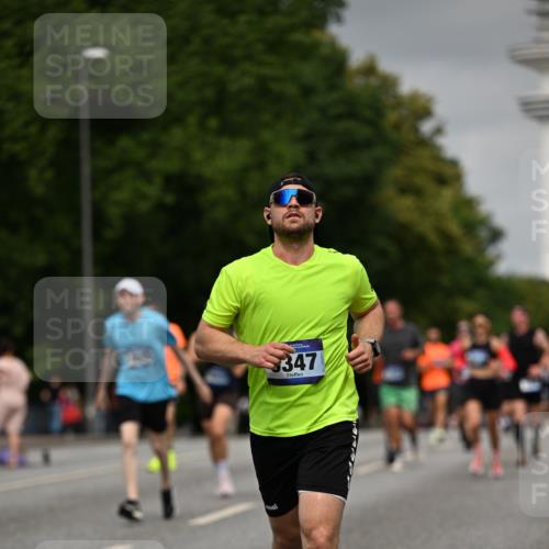 29.06.2025 - hella hamburg halbmarathon Dr. Thomas Lammeyer http://msf.ph/oto/8208935 29.06.2025 10:12:21 Kennedybrücke 1427, 1527, 2190, 2309, 4228, 4864, 5347, 6100, 6918, 7019, 9071 meine-sportfotos.de