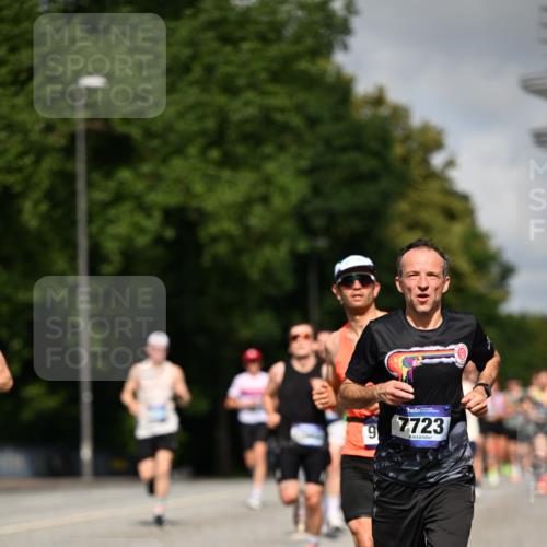29.06.2025 - hella hamburg halbmarathon Dr. Thomas Lammeyer http://msf.ph/oto/8208940 29.06.2025 09:48:45 Kennedybrücke 1990, 2689, 3043, 4050, 4129, 4679, 4698, 4749, 5070, 5328, 5746, 5826, 6358, 7272, 7481, 7723, 8190, 8209, 8883, 9137, 9381, 9634, 10017, 10171, 11120, 11413 meine-sportfotos.de