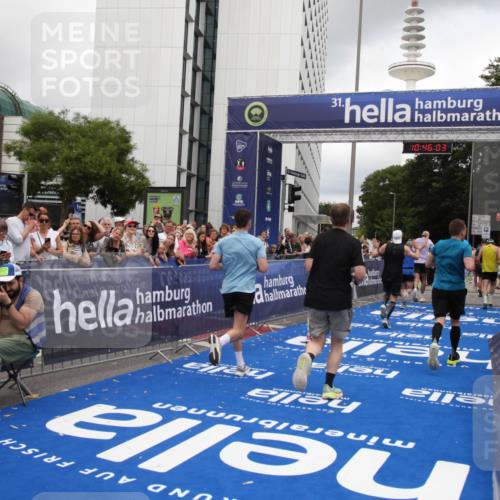 29.06.2025 - hella hamburg halbmarathon Michael Strokosch http://msf.ph/oto/8208946 29.06.2025 10:46:02 Ziel 2189, 4277, 5648, 6532, 8269, 8577, 8871, 10792, 11821, 11936, 12084, 14462, 14911, 15149, 17008, 18081, 18185, 19116 meine-sportfotos.de