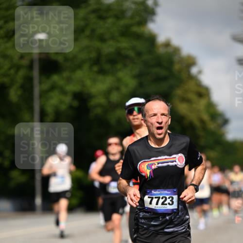 29.06.2025 - hella hamburg halbmarathon Dr. Thomas Lammeyer http://msf.ph/oto/8208972 29.06.2025 09:48:46 Kennedybrücke 1990, 2689, 3043, 4050, 4129, 4679, 4698, 4749, 5070, 5328, 5746, 5826, 6358, 7272, 7481, 7723, 8190, 8209, 8883, 9137, 9381, 9634, 10017, 10171, 11120, 11413 meine-sportfotos.de
