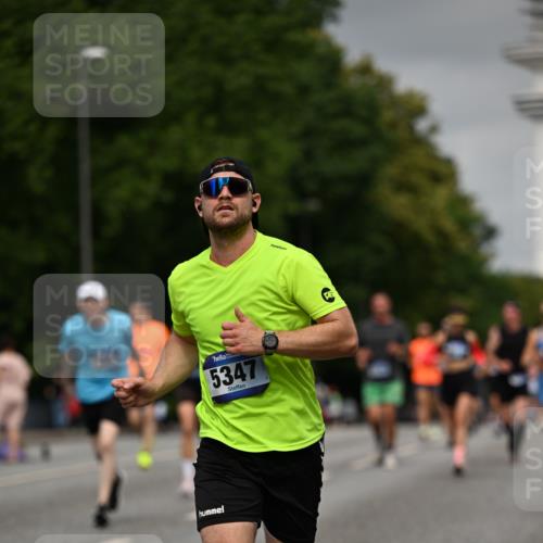29.06.2025 - hella hamburg halbmarathon Dr. Thomas Lammeyer http://msf.ph/oto/8208981 29.06.2025 10:12:21 Kennedybrücke 1427, 1527, 2190, 2309, 4228, 4864, 5347, 6100, 6918, 7019, 9071 meine-sportfotos.de