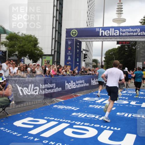 29.06.2025 - hella hamburg halbmarathon Michael Strokosch http://msf.ph/oto/8209011 29.06.2025 10:46:03 Ziel 2189, 4277, 5648, 6532, 8269, 8577, 8871, 11936, 12084, 12269, 14462, 14911, 15149, 17008, 18081, 18185, 19116 meine-sportfotos.de