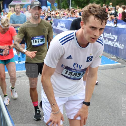 29.06.2025 - hella hamburg halbmarathon Zöllner http://msf.ph/oto/8209043 29.06.2025 10:49:44 Ziel 2504, 2706, 2937, 3060, 3543, 5894, 5978, 6115, 7332, 9463, 9551, 9619, 9723, 11977, 13159, 14794, 16843, 16877, 17282, 18058, 18451, 18926 meine-sportfotos.de