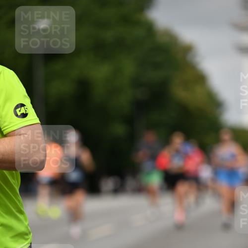 29.06.2025 - hella hamburg halbmarathon Dr. Thomas Lammeyer http://msf.ph/oto/8209073 29.06.2025 10:12:22 Kennedybrücke 1427, 1527, 2190, 2309, 4228, 4864, 5100, 5347, 6100, 6918, 9071 meine-sportfotos.de