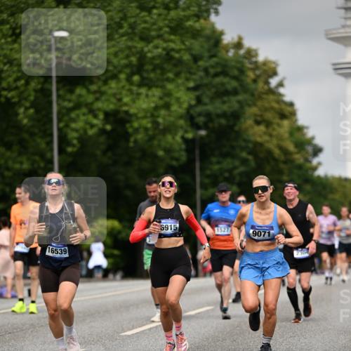 29.06.2025 - hella hamburg halbmarathon Dr. Thomas Lammeyer http://msf.ph/oto/8209087 29.06.2025 10:12:24 Kennedybrücke 1427, 1527, 2190, 2309, 4228, 4864, 5100, 5347, 6100, 6918, 9071, 9616, 9966 meine-sportfotos.de