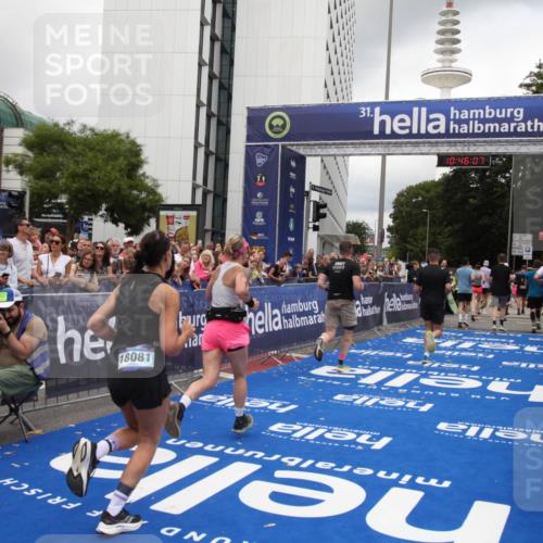 29.06.2025 - hella hamburg halbmarathon Michael Strokosch http://msf.ph/oto/8209156 29.06.2025 10:46:06 Ziel 2189, 5648, 6460, 8269, 8577, 8871, 9585, 11936, 12084, 12269, 13630, 14462, 14804, 17008, 18081 meine-sportfotos.de