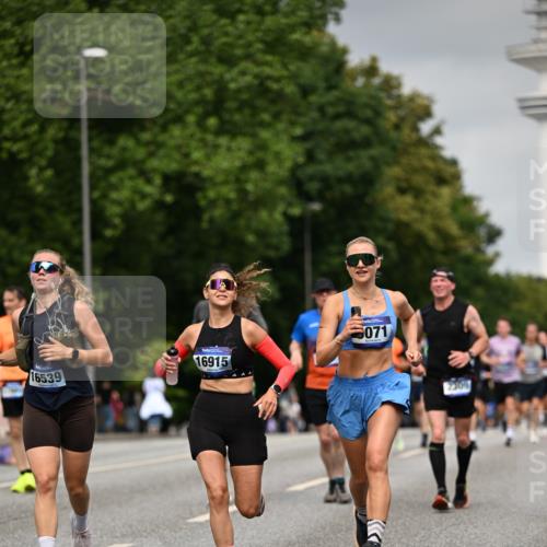 29.06.2025 - hella hamburg halbmarathon Dr. Thomas Lammeyer http://msf.ph/oto/8209158 29.06.2025 10:12:25 Kennedybrücke 1527, 2190, 2309, 4228, 4864, 5100, 5347, 6100, 6918, 9071, 9616, 9966 meine-sportfotos.de