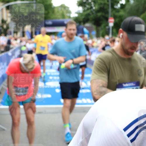 29.06.2025 - hella hamburg halbmarathon Zöllner http://msf.ph/oto/8209171 29.06.2025 10:49:45 Ziel 2504, 2706, 2937, 3060, 3543, 5894, 5978, 6115, 6125, 7332, 9463, 9551, 9619, 9723, 9924, 11977, 13159, 14794, 16843, 16877, 17282, 17753, 18058, 18451, 18926 meine-sportfotos.de