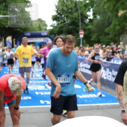29.06.2025 - hella hamburg halbmarathon Zöllner http://msf.ph/oto/8209230 29.06.2025 10:49:46 Ziel 2504, 2706, 2937, 3060, 3543, 5894, 5978, 6115, 6125, 7332, 9463, 9551, 9619, 9723, 9924, 13159, 14794, 16843, 16877, 17282, 17753, 18058, 18451, 18926 meine-sportfotos.de