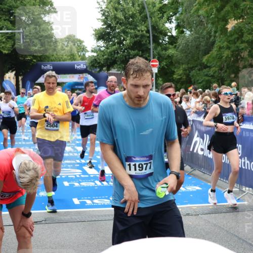 29.06.2025 - hella hamburg halbmarathon Zöllner http://msf.ph/oto/8209239 29.06.2025 10:49:47 Ziel 2504, 2706, 3060, 3543, 5894, 5978, 6115, 6125, 7332, 9463, 9551, 9619, 9723, 9924, 11975, 13159, 14794, 16843, 16877, 17282, 17753, 18058, 18451, 18926 meine-sportfotos.de