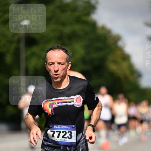 29.06.2025 - hella hamburg halbmarathon Dr. Thomas Lammeyer http://msf.ph/oto/8209294 29.06.2025 09:48:46 Kennedybrücke 1990, 2689, 3043, 4050, 4129, 4679, 4698, 4749, 5070, 5328, 5746, 5826, 6358, 7272, 7481, 7723, 8190, 8209, 8883, 9137, 9381, 9634, 10017, 10171, 11120, 11413 meine-sportfotos.de