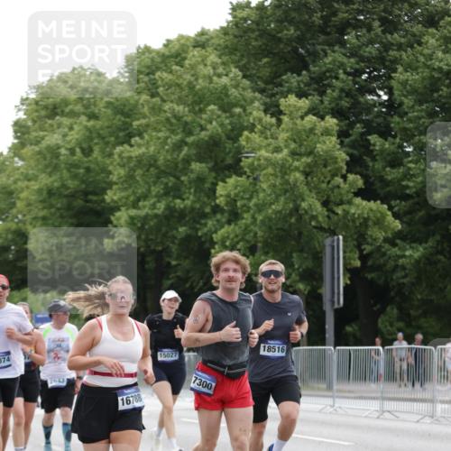 29.06.2025 - hella hamburg halbmarathon Jannik Wohlers http://msf.ph/oto/8209300 29.06.2025 10:26:17 Lombardsbrücke 2643, 4507, 4509, 6625, 7069, 8079, 9186, 11270, 11740, 12071, 12126, 15027, 15807, 15878, 16788, 17300, 17675, 18074, 18087, 18516 meine-sportfotos.de