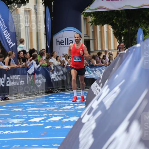 29.06.2025 - hella hamburg halbmarathon Strokosch-Dieckow http://msf.ph/oto/8209371 29.06.2025 10:21:04 Ziel 6530, 14717, 16120 meine-sportfotos.de