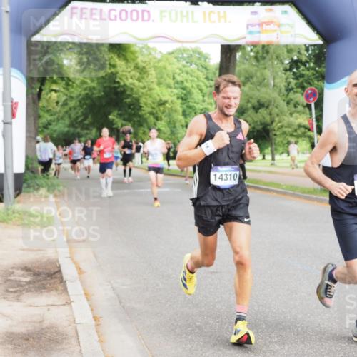 29.06.2025 - hella hamburg halbmarathon MichiJ http://msf.ph/oto/8209392 29.06.2025 10:22:53 Zwischen KM18-KM19 2243, 4246, 9345, 10865, 14310, 17802 meine-sportfotos.de
